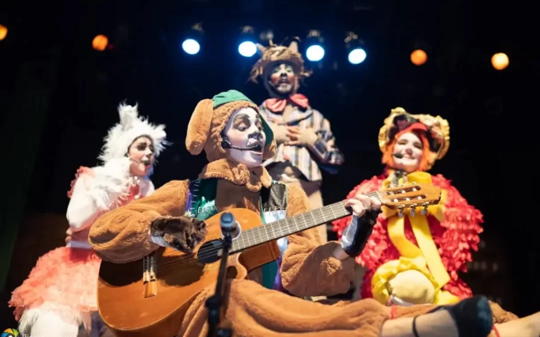 Espetáculo “Os Saltimbancos” será encenado neste sábado (8) em praça pública